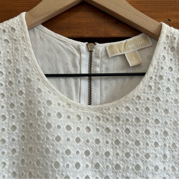 Michael Kors Small Sleeveless White Crochet Layered Top - Picture 5 of 5